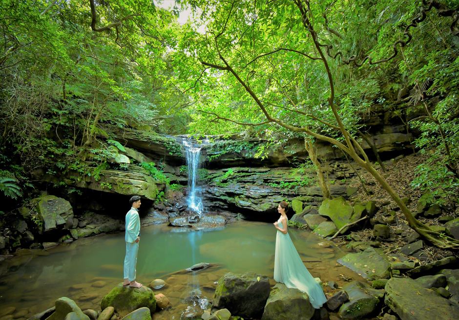 沖縄西表島フォト・ウェディング/
Iriomote Island Okinawa Kura Waterfall Photo Wedding/
クーラの滝/挙式前撮影