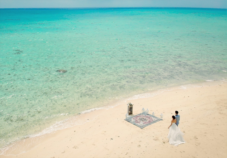 沖縄小浜島近海ビーチ・ウェディング/
Kohama Phantom Island Okinawa Beach Wedding/
幻の島挙式