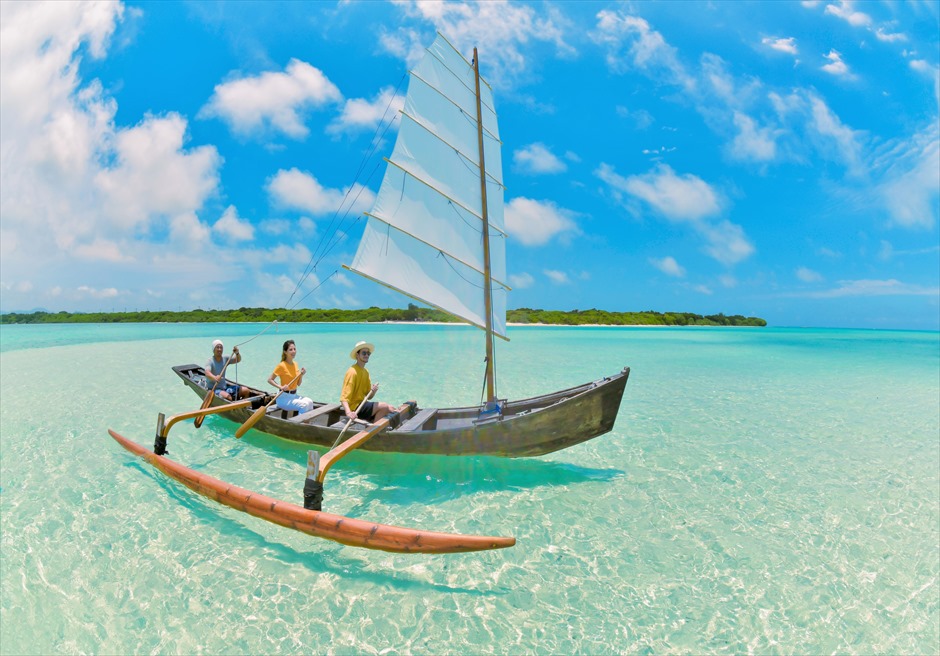 沖縄竹富島フォトウェディング/
Taketomi Island Okinawa Beach Sabani Boat Photo Wedding/
竹富島コンドイ・ビーチ・サバニ舟フォトウェディング