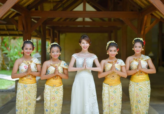 ウェディング　ウエディング　ウェディングドレス　石垣島　レンタル　ブライダル　ブライダルサロン　ドレスハウス　リゾート　リゾートドレス