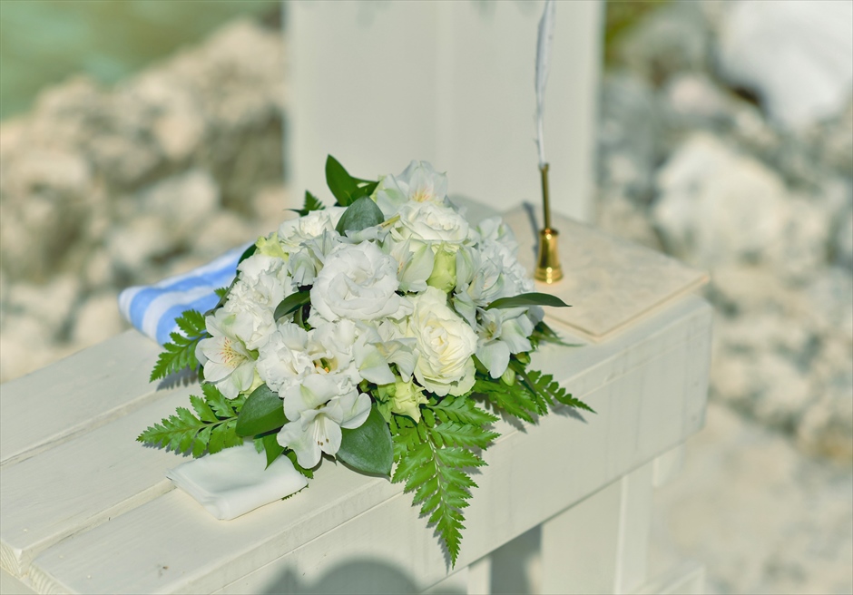 コーラル・テラス石垣島　コーラル・チャペル ラグジュアリー・ウェディング 祭壇生花装飾