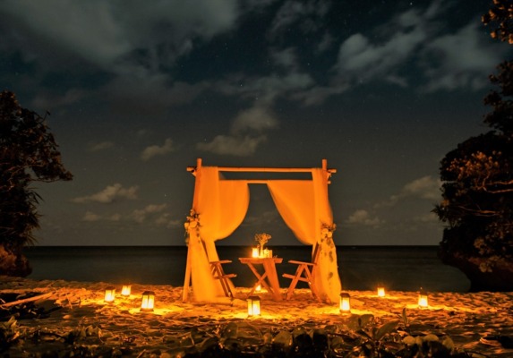 コーラル・テラス石垣島・沖縄結婚式│ビーチ・ロマンティックディナー│お二人の為だけの幻想的なディナー