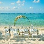 コーラル・テラス石垣島・沖縄結婚式│ビーチ・ウェディグ・パーティー│目の前に青々とした海が広がる白砂上の披露宴