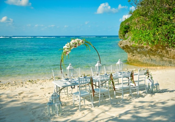 コーラル・テラス石垣島・沖縄結婚式│ビーチ・ウェディグ・パーティー│２０名様までの披露宴に対応