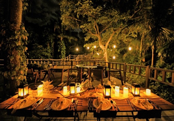 コーラル・テラス石垣島・沖縄結婚式│デッキ・ウェディグ・パーティー│デッキ４段目・披露宴ライトアップ