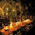 コーラル・テラス石垣島・沖縄結婚式│デッキ・ウェディグ・パーティー│デッキ４段目・ツリーからの照明は各色選択可