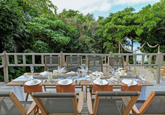 コーラル・テラス石垣島・沖縄結婚式│デッキ・ウェディグ・パーティー│デッキ４段目（２０名様までの着席披露宴に対応）