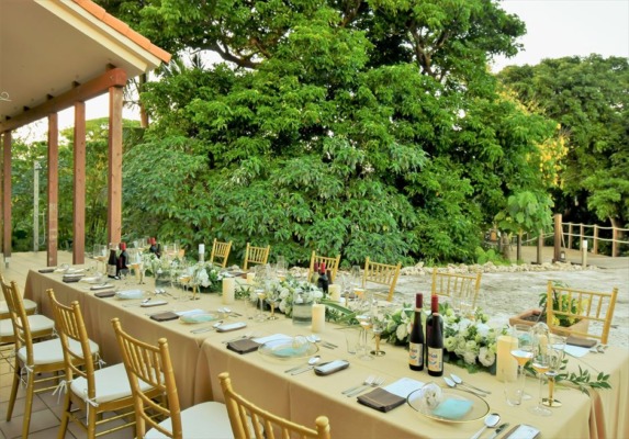 コーラル・テラス石垣島・結婚式　レストランテラス・ウェディングパーティー　コーラルチャペル＆ジャングルを一望