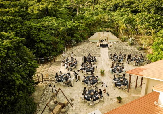 コーラル・テラス石垣島・沖縄結婚式テラス・ウェディング・パーティー全景