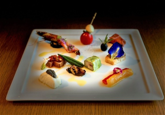 コーラル・テラス石垣島・沖縄披露宴│ウェディング・ディナー・５コースメニュー│アペタイザー：沖縄の食材を利用した前菜