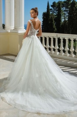 ウェディング　ウエディング　ウェディングドレス　石垣島　レンタル　ブライダル　ブライダルサロン　ルアブライダル　リゾート　リゾートドレス