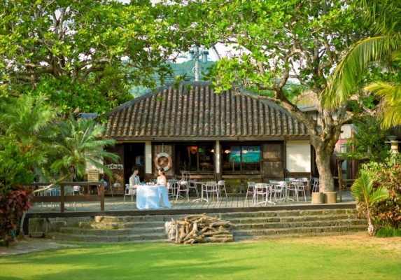 舟倉の里・茶房棟テラス　ウェディングパーティーシーン