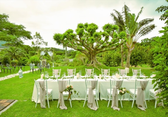 ハーブ・ガーデン・パナ　ガーデン・ウェディング・パーティー＆披露宴　挙式会場を望むパーティー会場