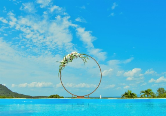 ホテル海邦川平ウェディング・オプション　挙式＆フォト＆パーティー用サークルアーチ