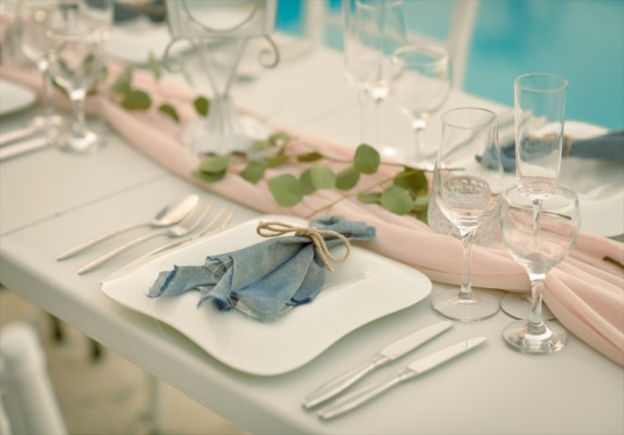 ホテル海邦川平 プールサイド・ウェディング・パーティー＆披露宴 テーブル装飾一例