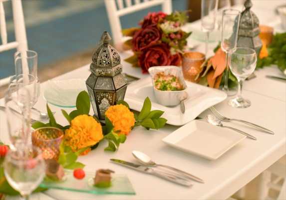 ホテル海邦川平 プールサイド・ウェディング・パーティー＆披露宴 テーブル装飾一例