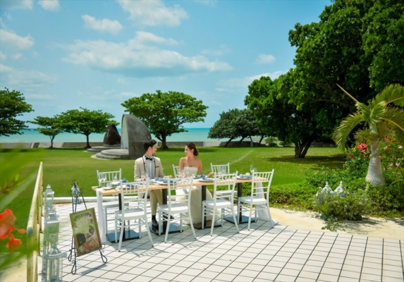 ホテル・ロイヤル・マリン・パレス石垣島　レストラン・テラス・ウェディングパーティー＆披露宴　パーティーシーン