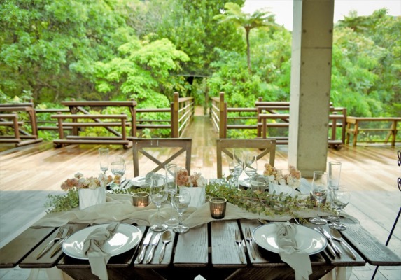 西表島ジャングル・ホテル・パイヌマヤ　ブリッジ・デッキ・ウェディングパーティー＆披露宴会場装飾一例