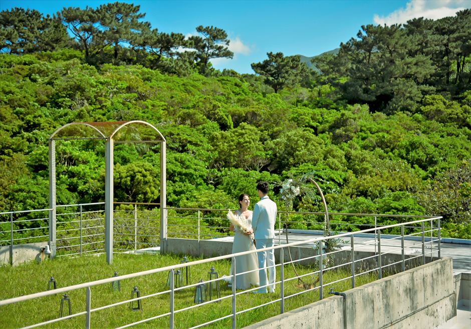 沖縄西表島挙式・ガーデン・ウェディング ジャングル・ホテル・パイヌマヤ結婚式 左手には木々が生い茂るジャングルを望む