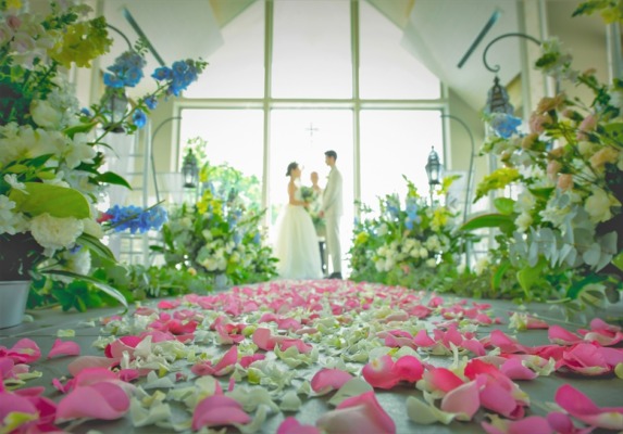 石垣島ビーチホテル サンシャイン　挙式オプション　生花のフルフラワー バージンロード　チャペル・ガーデン・テラスに適用可能