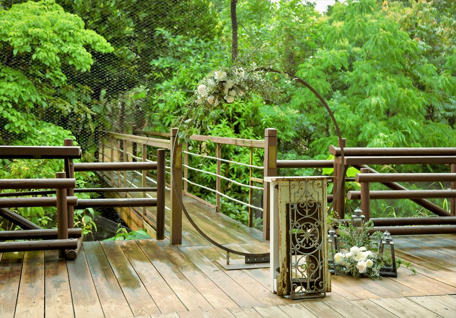 ジャングル・ホテル・パイヌマヤ西表結婚式 ブリッジ・デッキ・ウェディング　沖縄挙式 ジャングルヘ続く長い橋