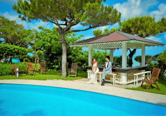 サンセットコーブ石垣ウェディング・パーティー会場　プールサイド