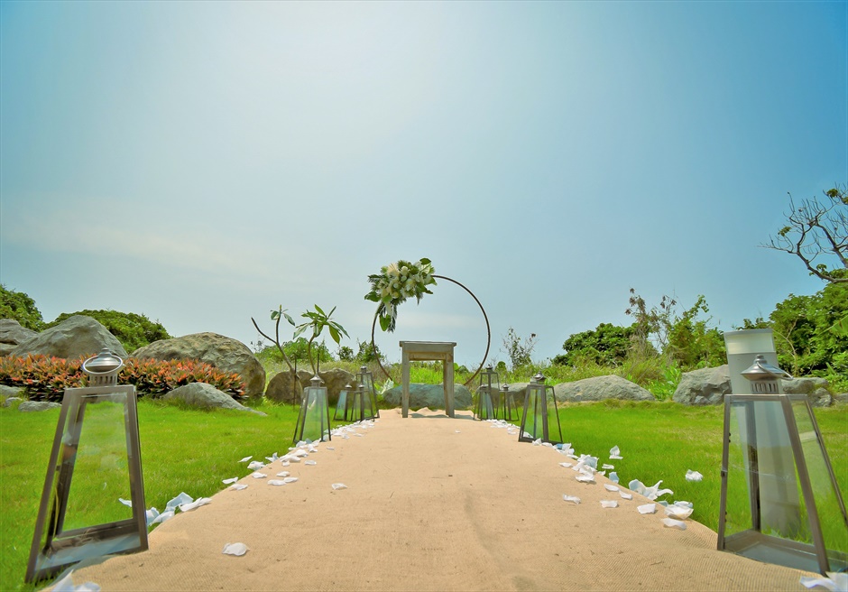 ザ・ミヤラ・ガーデン石垣島・沖縄結婚式 ヴィラ・ガーデン・ウェディング ヘンプ（麻）のバージンロード