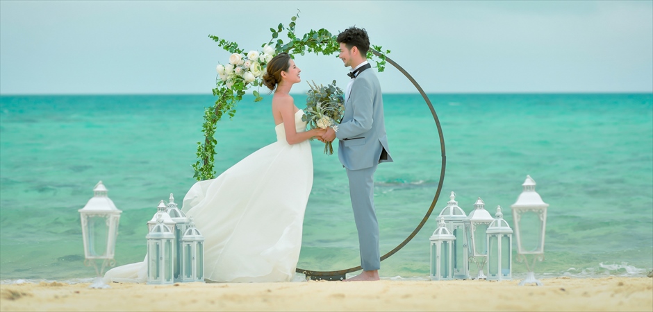 Phantom Beach Circle Arch Wedding