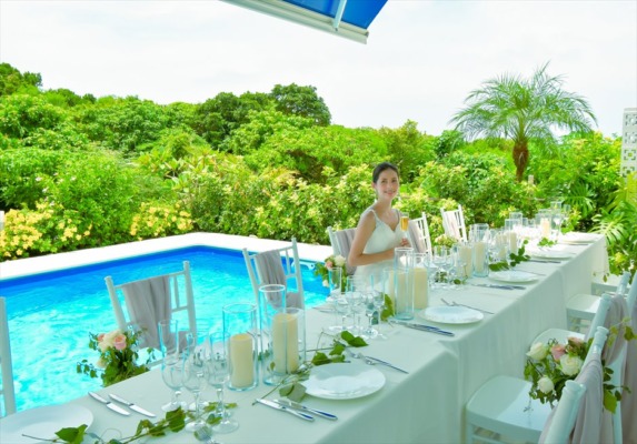 プールサイド・ウェディングパーティー＆披露宴　パーティーシーン