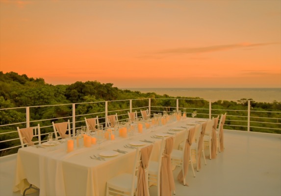 ルーフトップ・サンセット・ウェディングパーティー＆披露宴　パーティー会場装飾一例