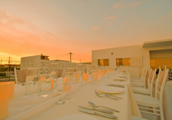 ルーフトップ・サンセット・ウェディングパーティー＆披露宴　テーブル装飾一例