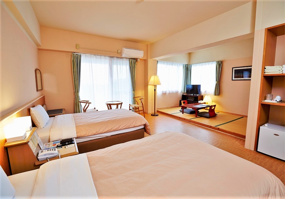 和洋室リゾートルームは布団利用で最大5名様まで宿泊可能