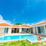 ザ・ミヤラ・サーデン ヴィラ外観 プール