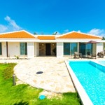 ザ・ミヤラ・サーデン ヴィラ外観 プール