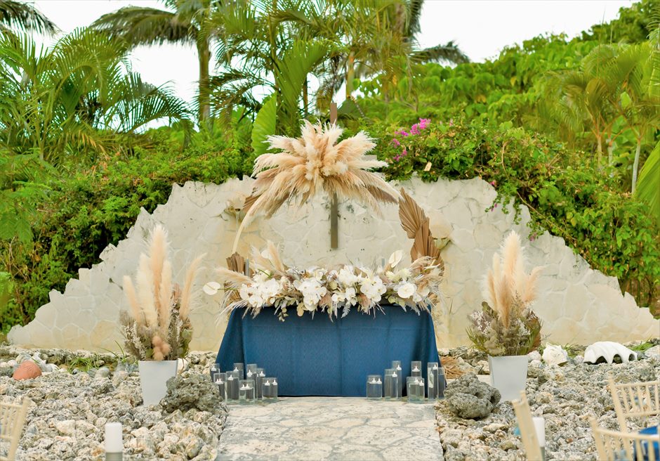 コーラル・テラス石垣島チャペル高砂テーブル装飾一例