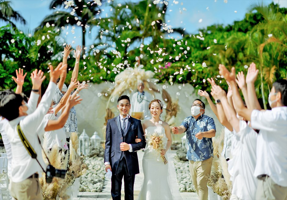 コーラル・チャペル　フラワーシャワー　石垣島結婚式