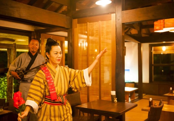 沖縄 石垣島 古民家レストラン 舟蔵の里 三線 舞踊