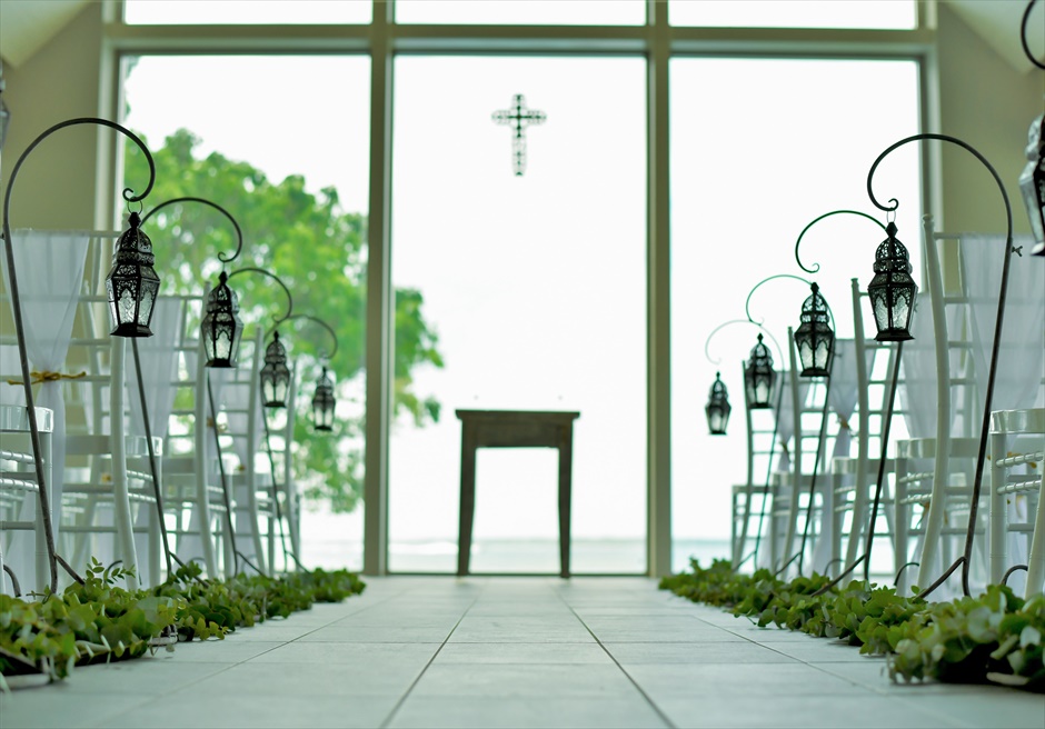 石垣島ビーチホテル・サンシャイン チャペル・クラシック・ウェディング 幻想的なクラシック・ランタン装飾