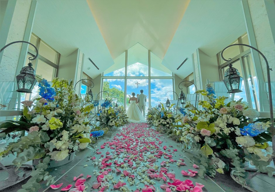 石垣島結婚式　ビーチホテル・サンシャイン チャペル・フローラル・ウェディング 生花のフルフラワー装飾