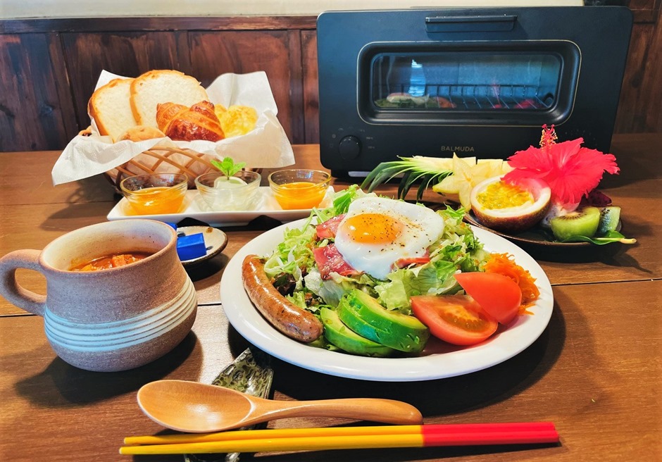 朝食は、ぱーらー願寿屋にて/
洋食・和食が日替わりで提供されます