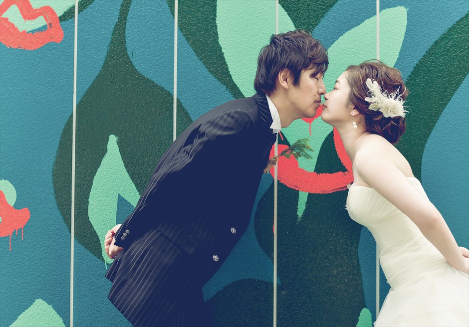 石垣島フォトウェディング・結婚写真　ハーブ・ガーデンPANA石垣島 Kiss Wall