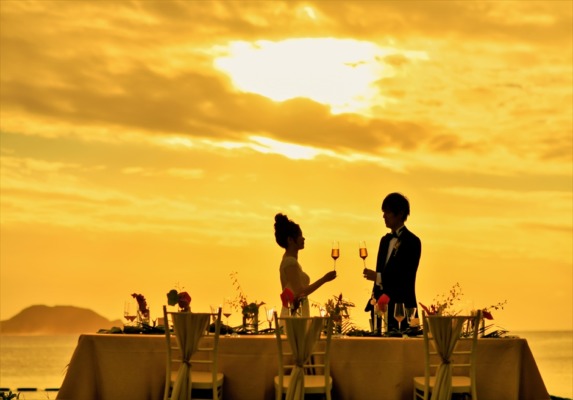 石垣シーサイドホテル　ビーチフロント・ガーデン　サンセット・パーティー
