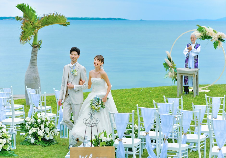 石垣島結婚式　ビーチホテル・サンシャイン オーシャンフロント・ガーデン・ウェディング ビーチエッジのガーデン挙式