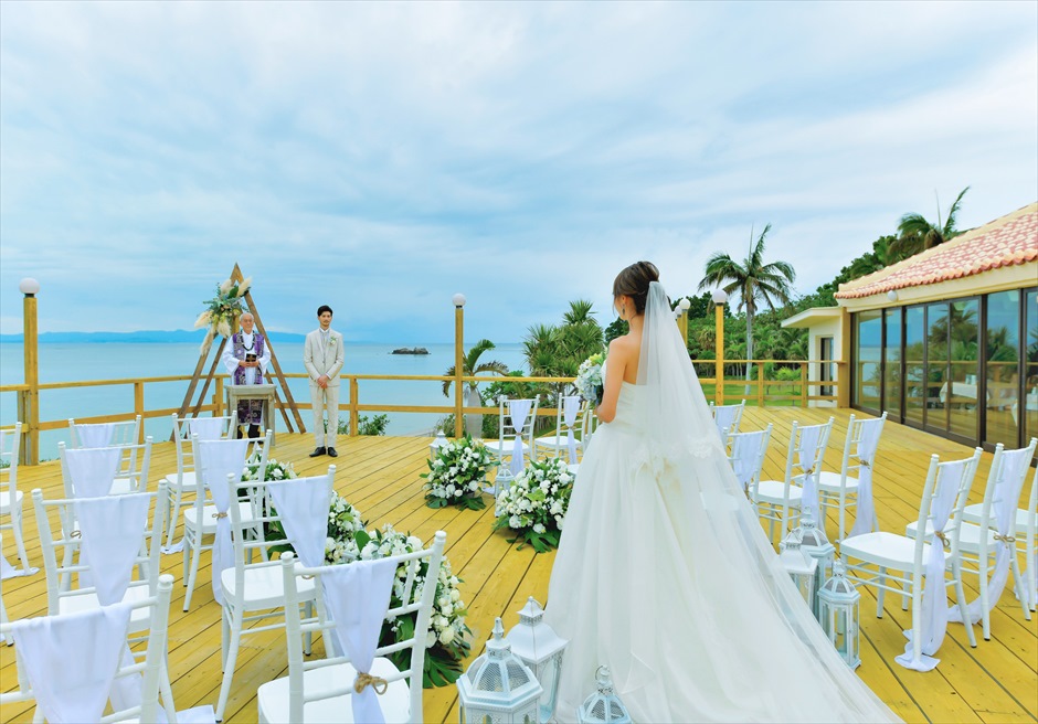 石垣島結婚式　ビーチホテル・サンシャイン オーシャンフロント・テラス・ウェディング 八重山諸島の伝統を感じる挙式会場