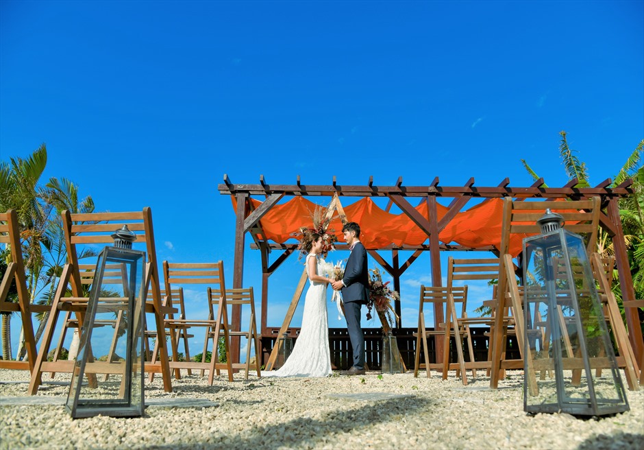 アロアロ・ビーチ川平　結婚式 ビーチフロント・テラス・ウェディング 挙式シーン