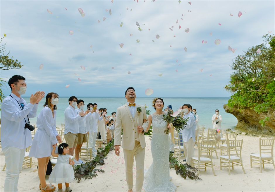 コーラルテラス石垣島　ビーチウェディング　フラワーシャワー　石垣島結婚式