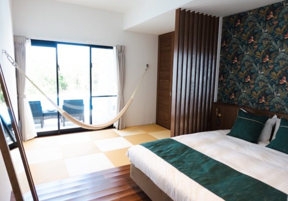 石垣島　シエスタ・プライベート・プール・ヴィラ　寝室　ベッド