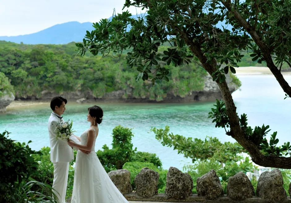 川平湾高台　石垣島フォトウェディング