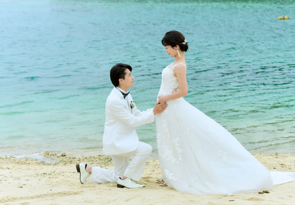 川平湾　石垣島フォトウェディング　プロポーズシーン