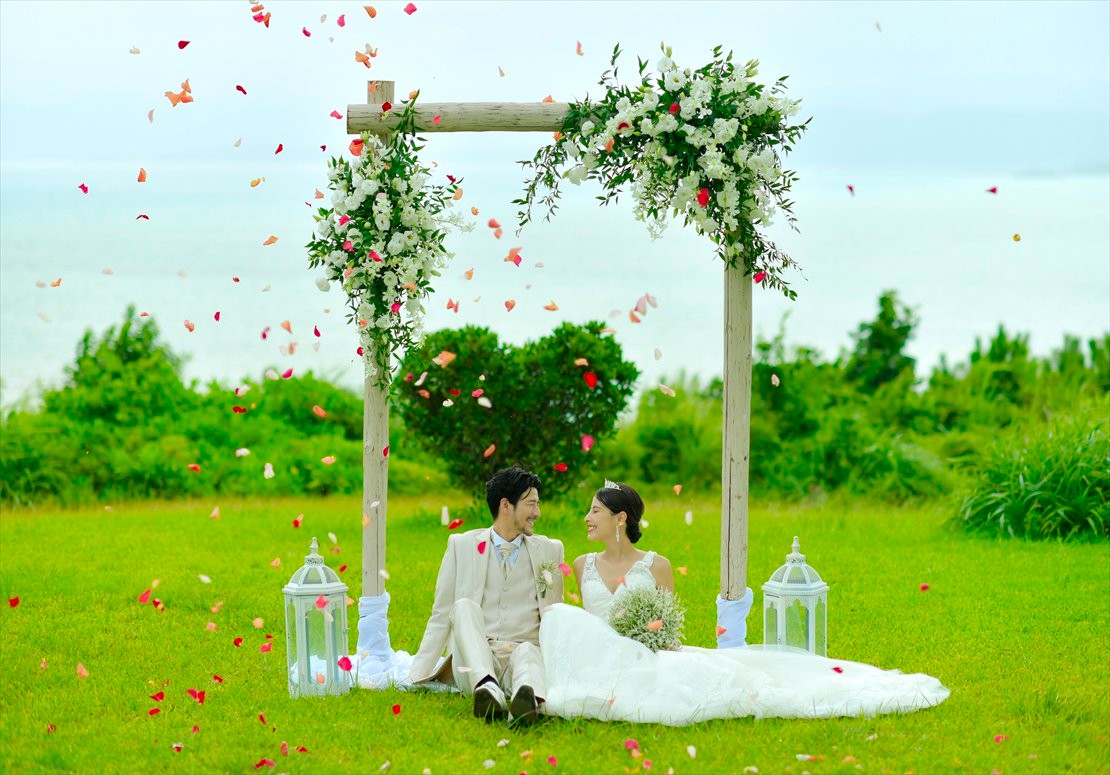 はいむるぶし小浜島 二人挙式 ビュー・バス・ガーデン　フラワーシャワー